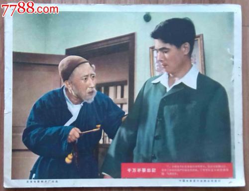 高中毕业证照片背景是什么颜色